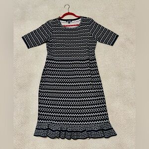 Roz & Ali knit dress size XL conforms to body.